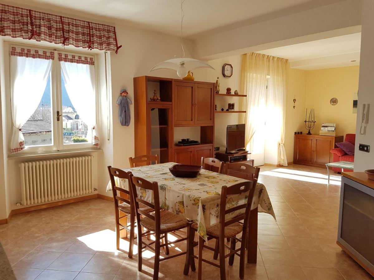 הוילה מצולאגו Casa Luca E Cristina מראה חיצוני תמונה