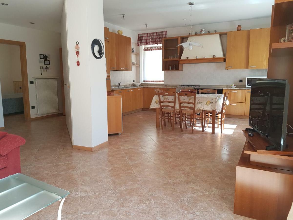 הוילה מצולאגו Casa Luca E Cristina מראה חיצוני תמונה