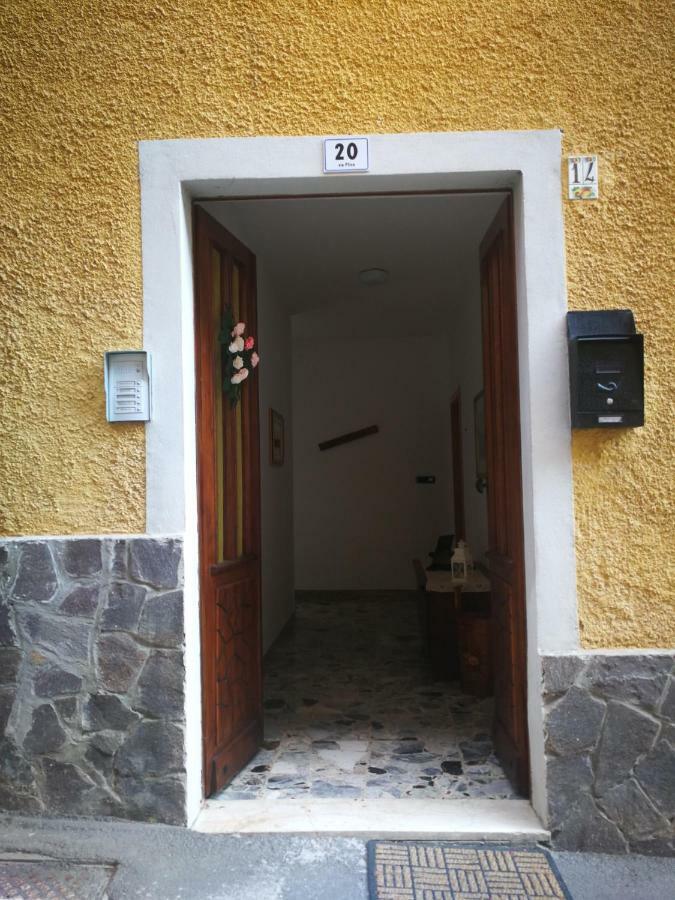 הוילה מצולאגו Casa Luca E Cristina מראה חיצוני תמונה