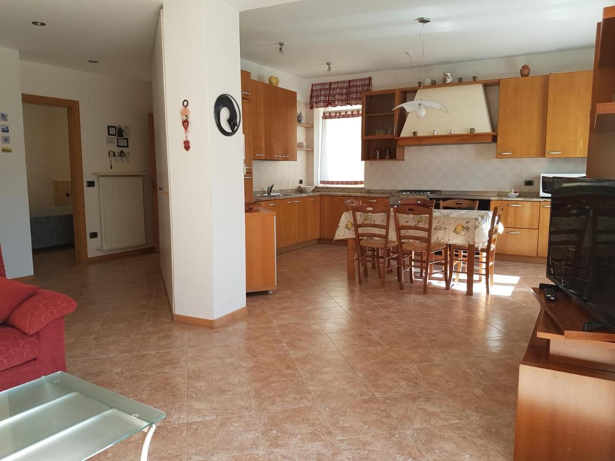 הוילה מצולאגו Casa Luca E Cristina מראה חיצוני תמונה