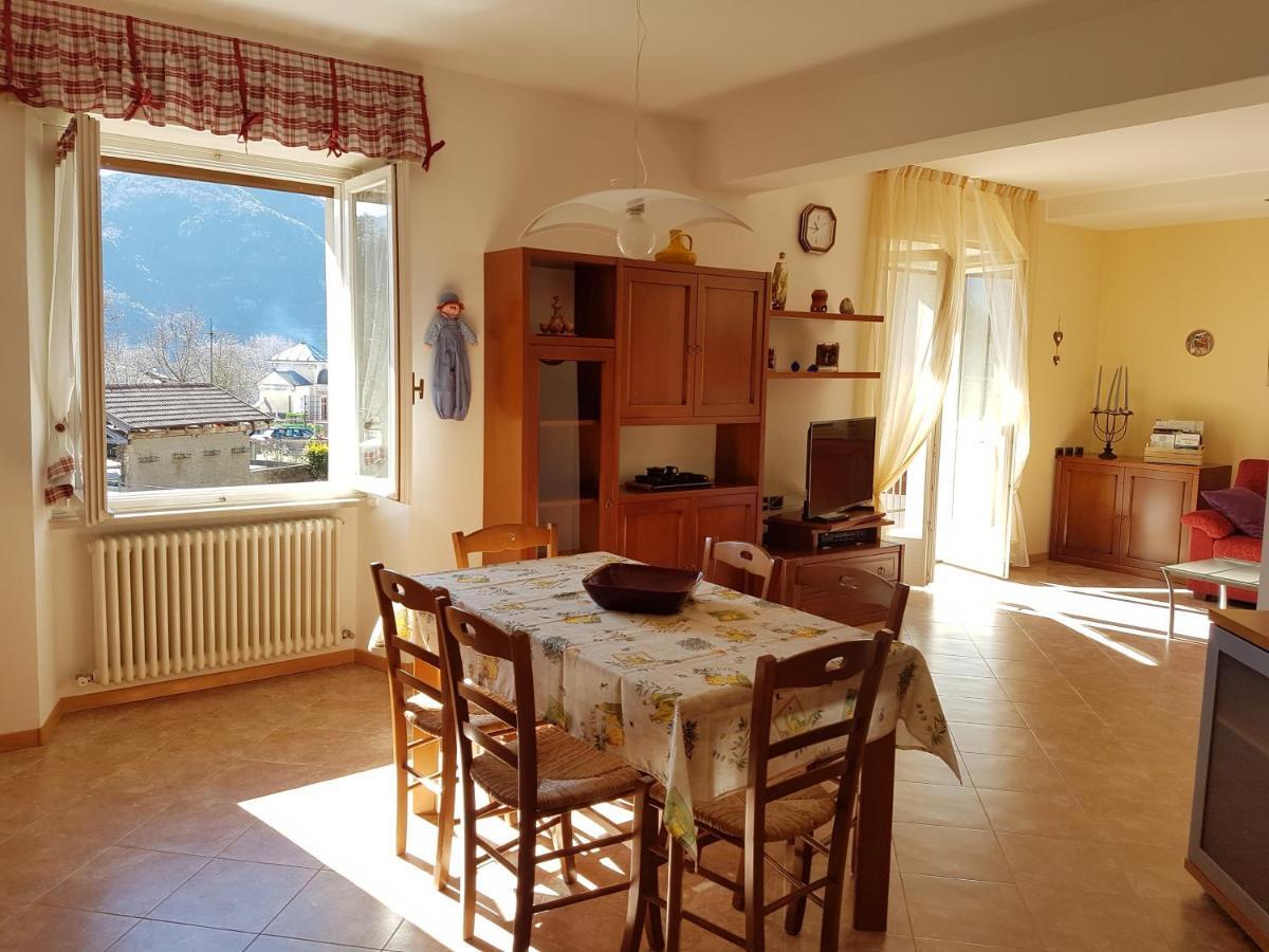 הוילה מצולאגו Casa Luca E Cristina מראה חיצוני תמונה